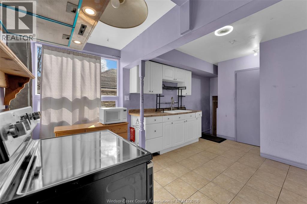 559 Assumption, Windsor, Ontario  N9A 3B3 - Photo 18 - 26010307