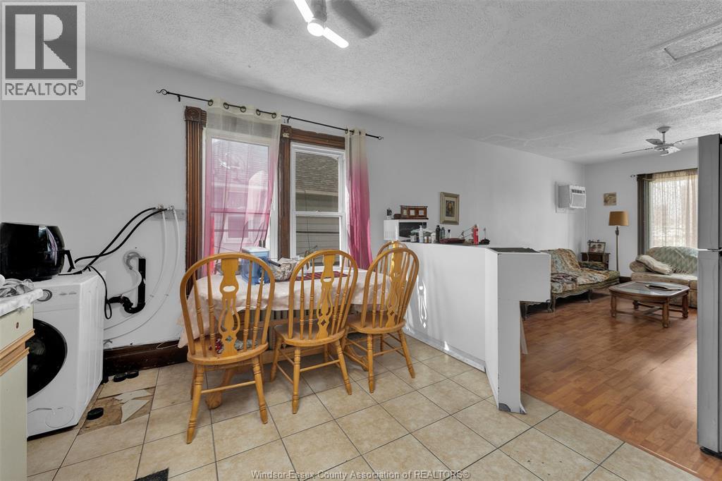 559 Assumption, Windsor, Ontario  N9A 3B3 - Photo 8 - 26010307