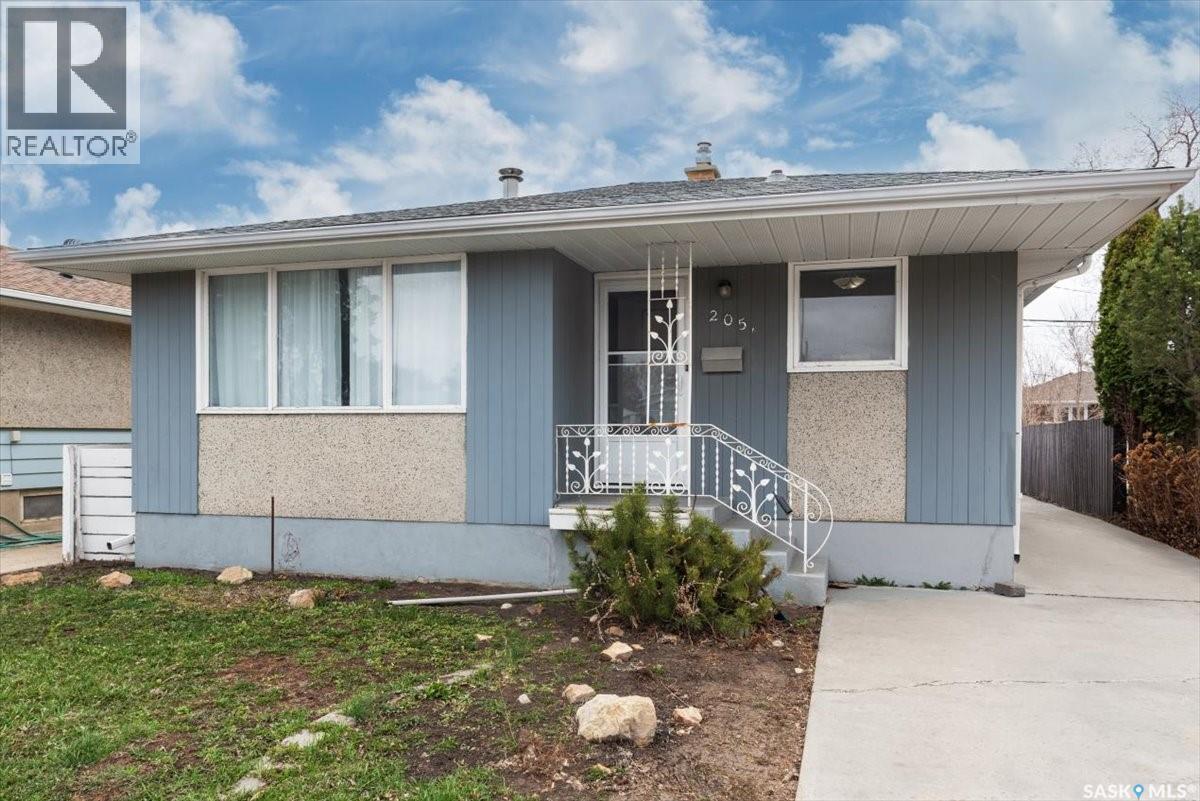 205 Broad Street N, Regina, Saskatchewan  S4R 2X7 - Photo 2 - SK035091