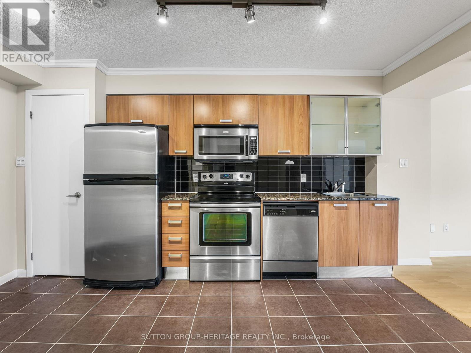 610 - 37 Grosvenor Street, Toronto, Ontario  M4Y 3G5 - Photo 5 - C13092158