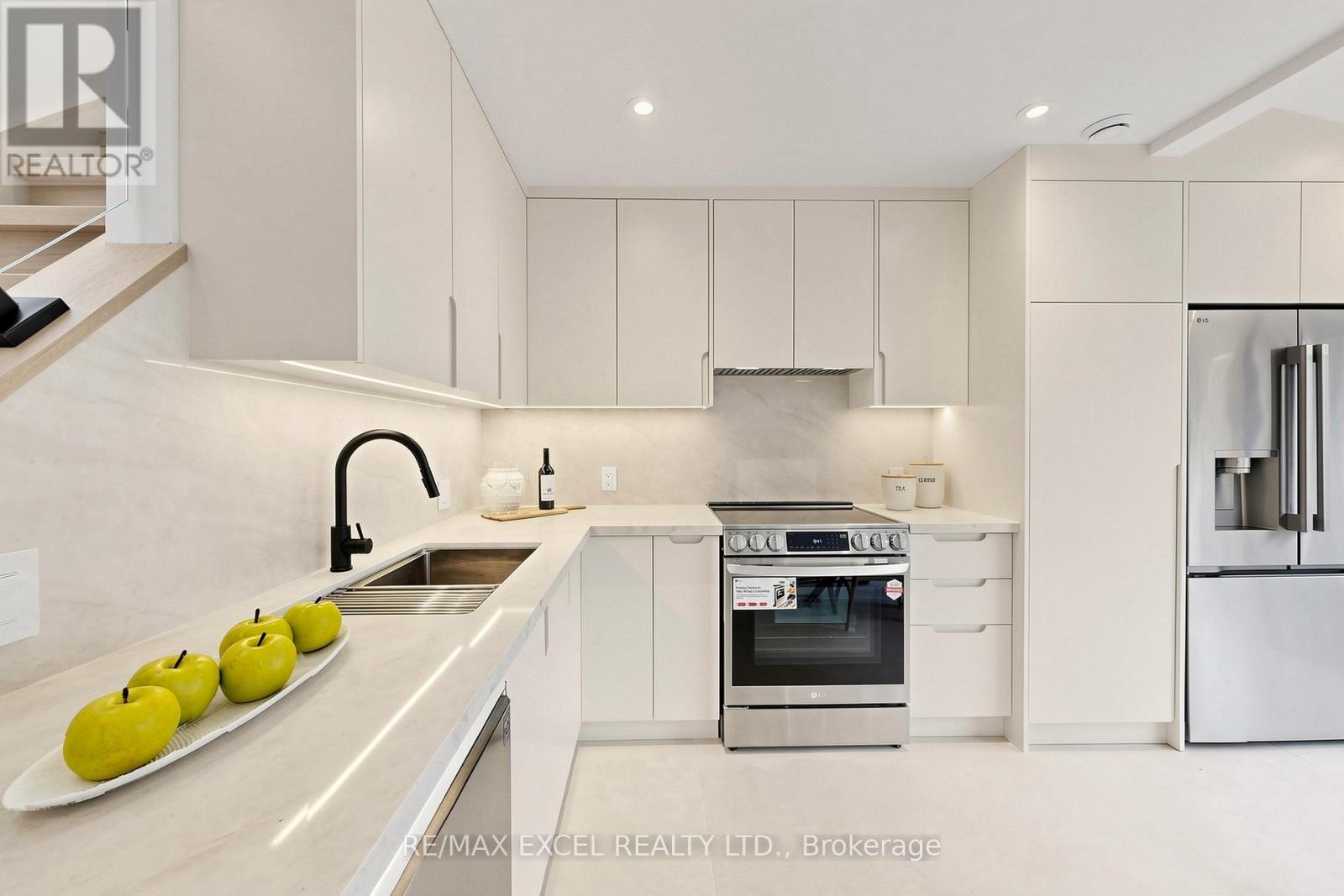 227 Donlands Avenue, Toronto, Ontario  M4J 3P9 - Photo 16 - E13092230