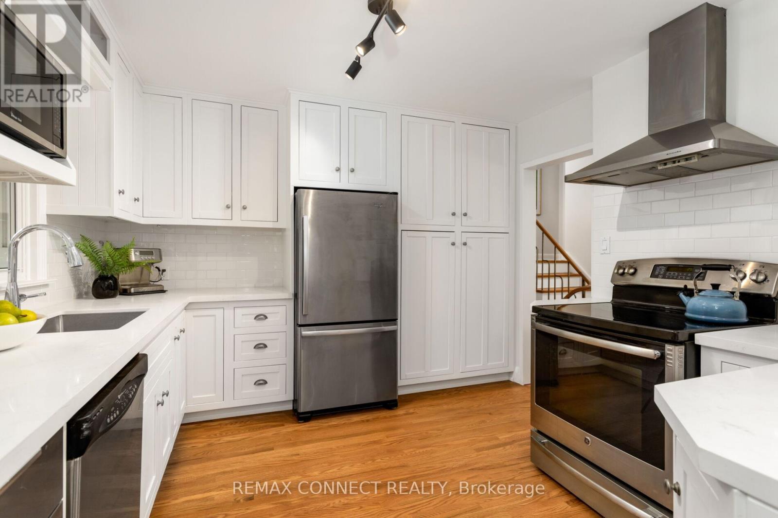 75 Glenellen Drive E, Toronto, Ontario  M8Y 2H2 - Photo 15 - W13092200