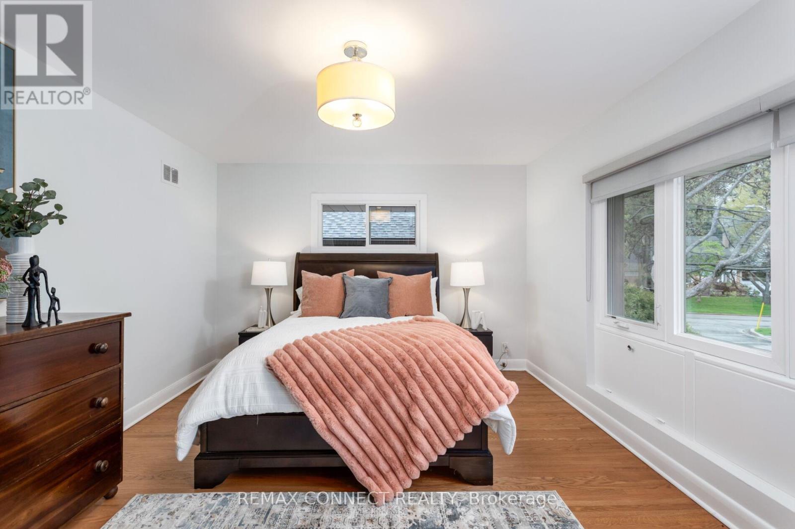 75 Glenellen Drive E, Toronto, Ontario  M8Y 2H2 - Photo 20 - W13092200