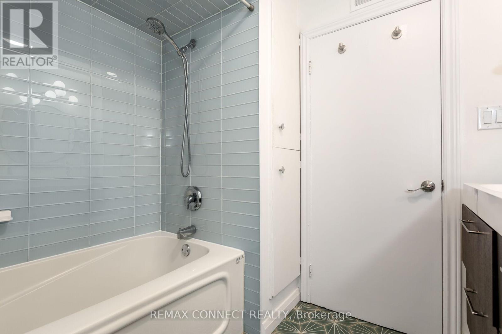 75 Glenellen Drive E, Toronto, Ontario  M8Y 2H2 - Photo 29 - W13092200