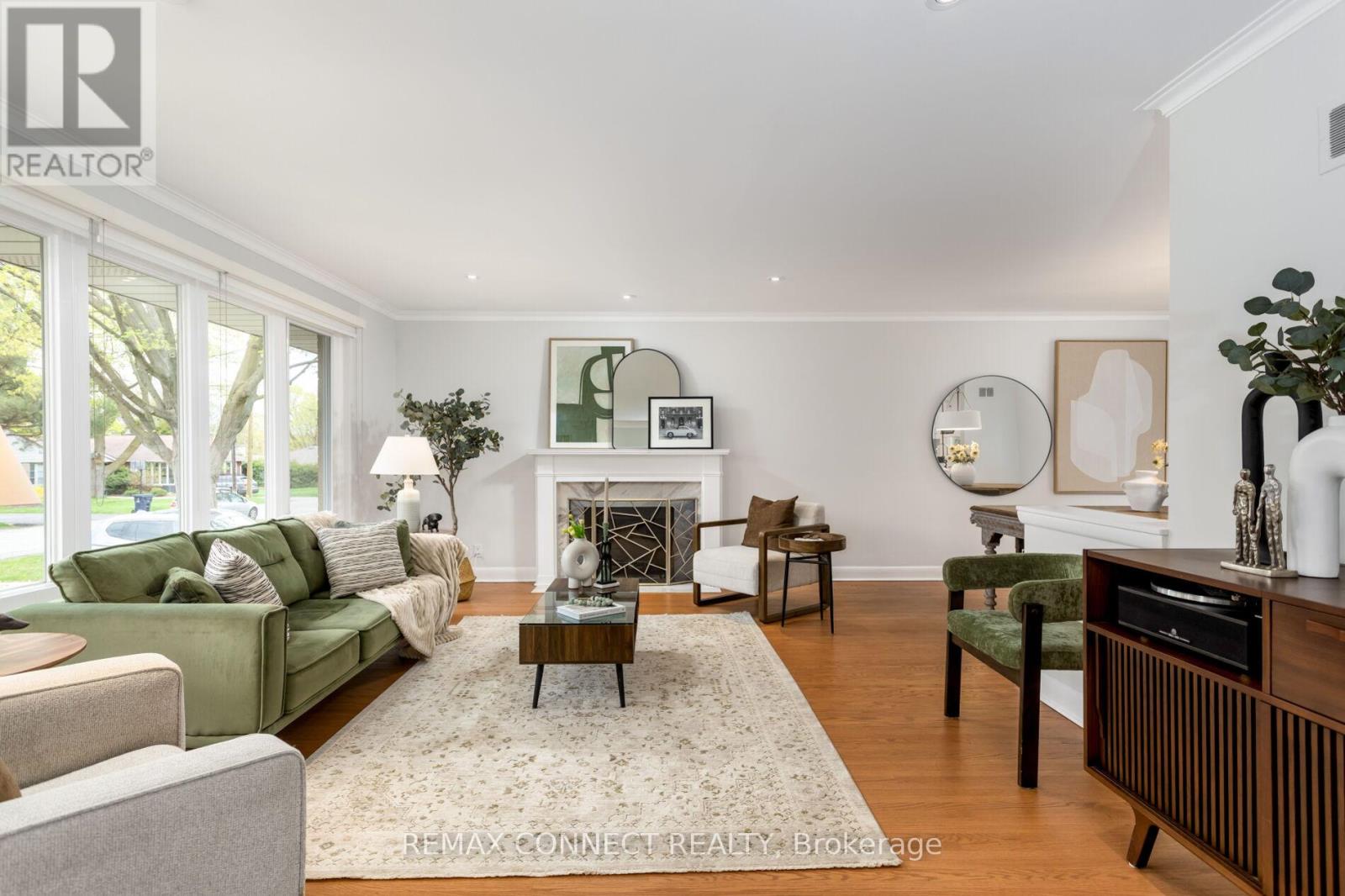 75 Glenellen Drive E, Toronto, Ontario  M8Y 2H2 - Photo 6 - W13092200