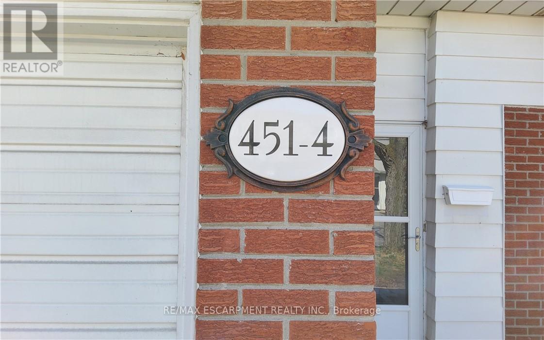 4 - 451 Woodview Road, Burlington, Ontario  L7N 2Z9 - Photo 2 - W13092222