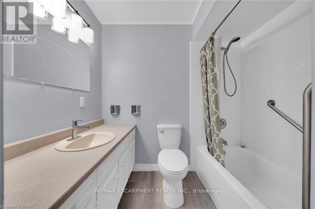 4 - 451 Woodview Road, Burlington, Ontario  L7N 2Z9 - Photo 21 - W13092222