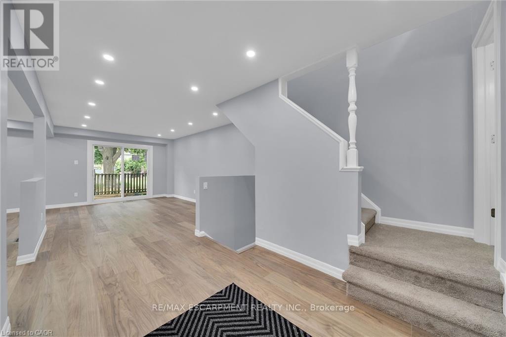 4 - 451 Woodview Road, Burlington, Ontario  L7N 2Z9 - Photo 4 - W13092222
