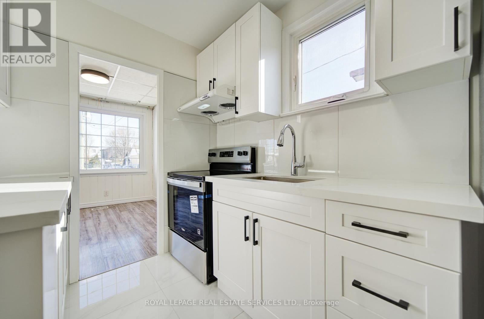 1054 East Avenue, Mississauga, Ontario  L5E 1W9 - Photo 12 - W13092082