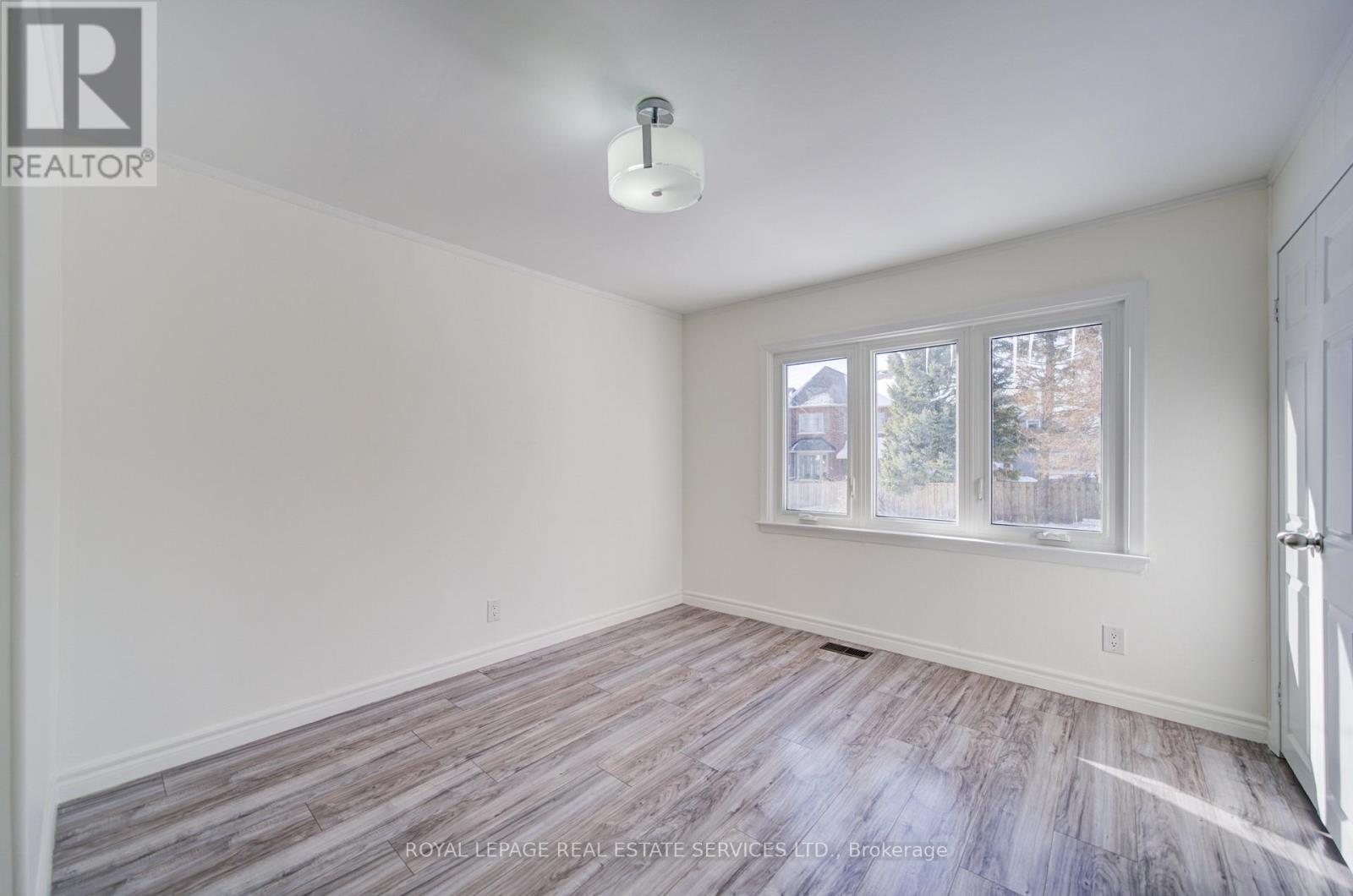 1054 East Avenue, Mississauga, Ontario  L5E 1W9 - Photo 13 - W13092082