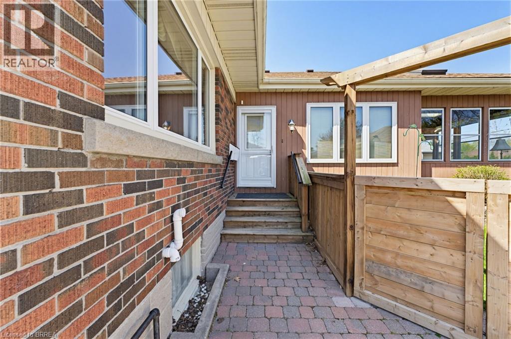 90 Henderson Avenue, Brantford, Ontario  N3R 4V9 - Photo 3 - 40827557