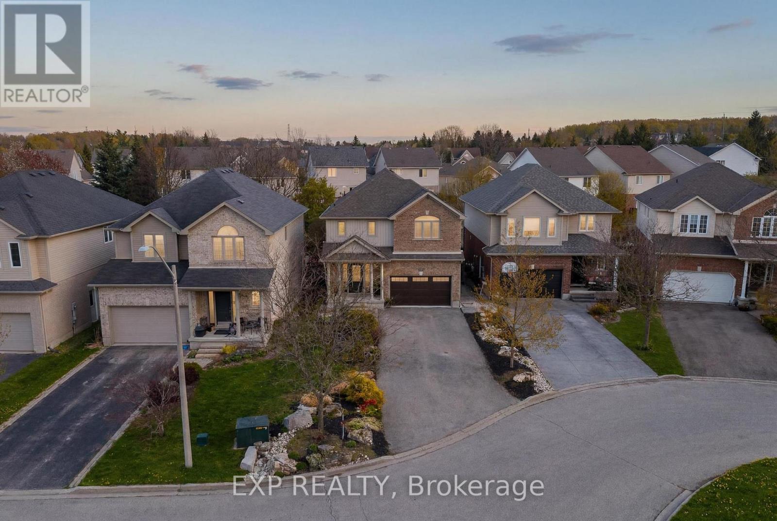 631 Woodlawn Place, Waterloo, Ontario  N2T 0A1 - Photo 2 - X13092274
