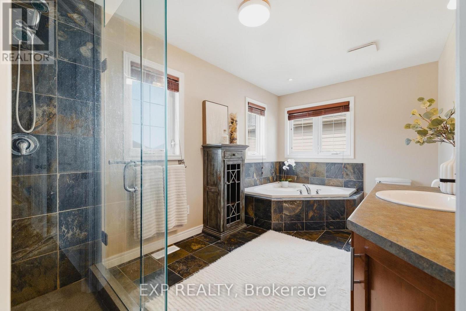 631 Woodlawn Place, Waterloo, Ontario  N2T 0A1 - Photo 25 - X13092274