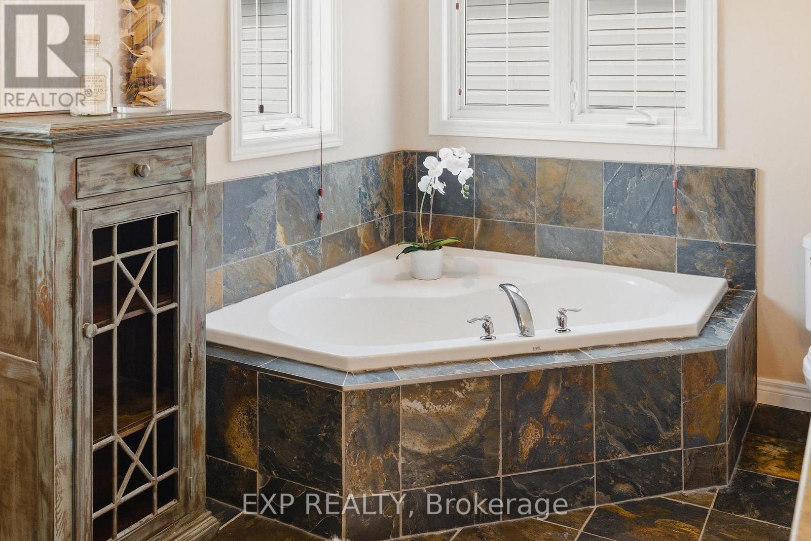 631 Woodlawn Place, Waterloo, Ontario  N2T 0A1 - Photo 27 - X13092274