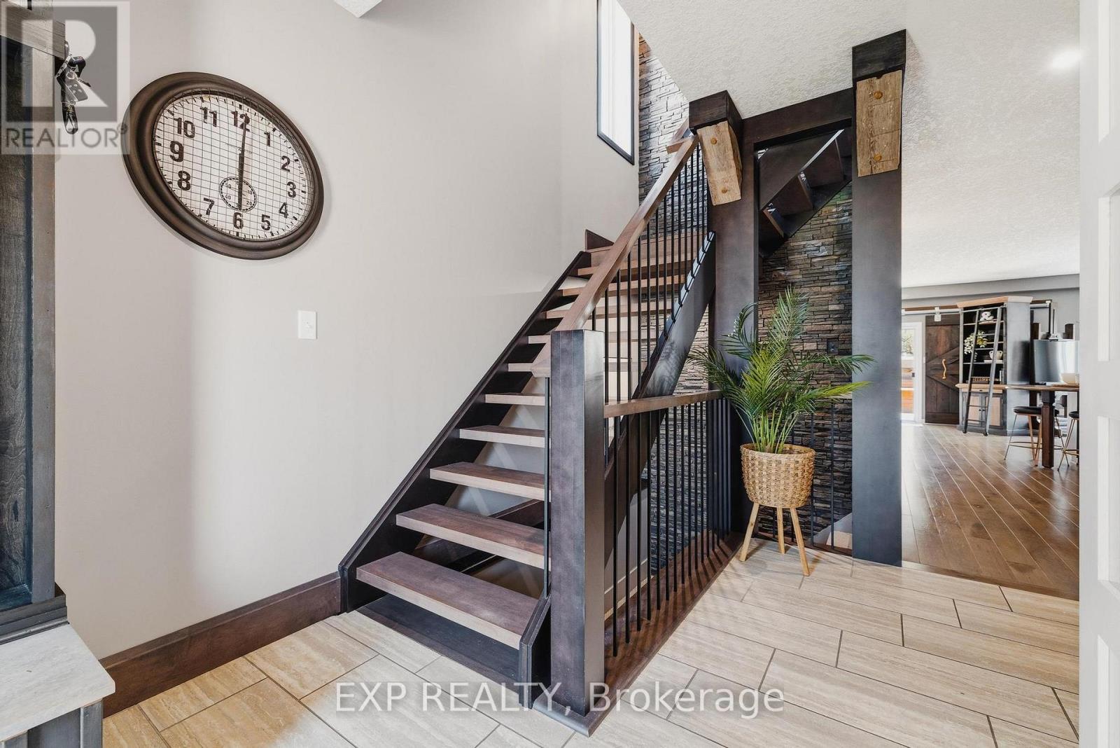 631 Woodlawn Place, Waterloo, Ontario  N2T 0A1 - Photo 4 - X13092274