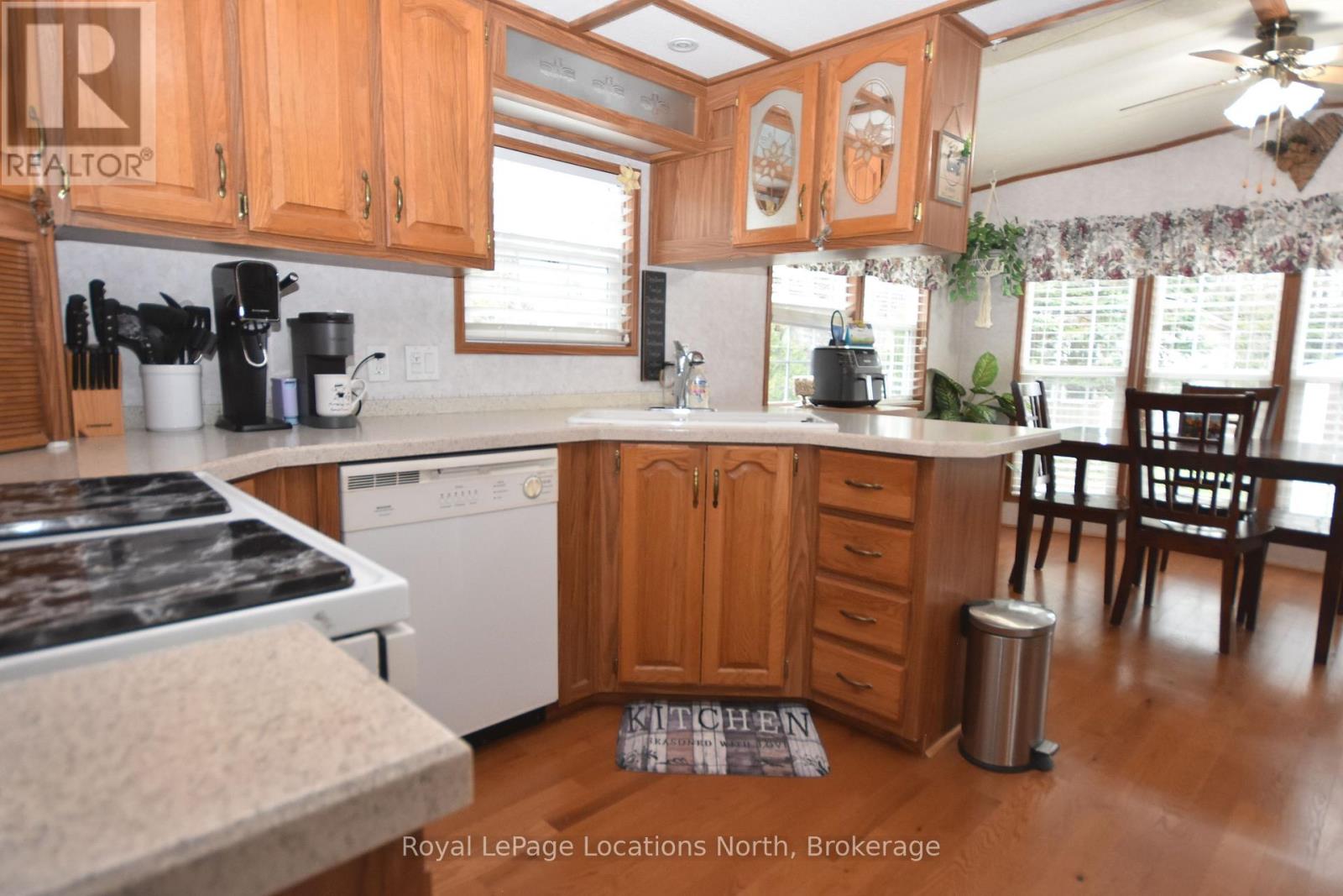 20 Topaz Street W, Wasaga Beach, Ontario  L9Z 1X7 - Photo 23 - S13092532