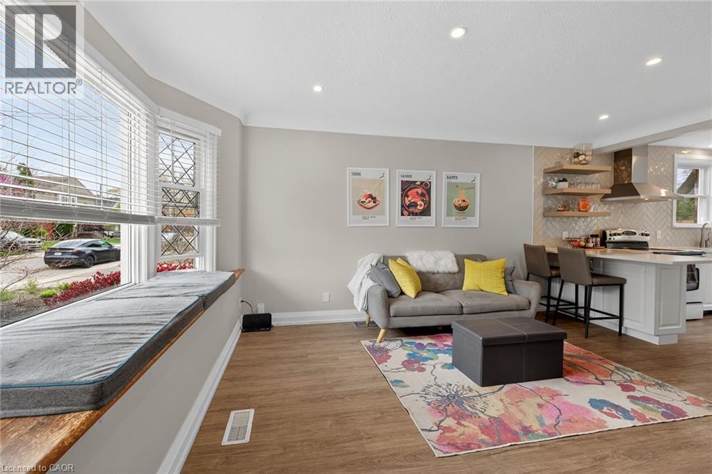 225 Bond Street, Hamilton, Ontario  L8S 3W8 - Photo 3 - 40827890