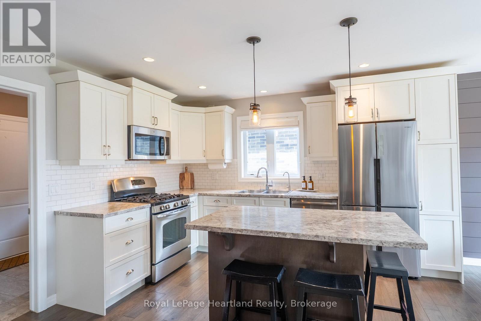 231 Campanale Way, Lucan Biddulph (Lucan), Ontario  N0M 2J0 - Photo 8 - X13092476