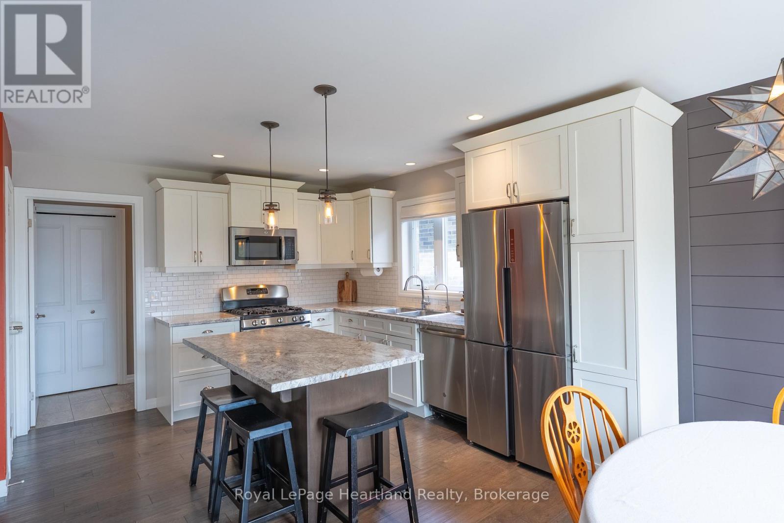 231 Campanale Way, Lucan Biddulph (Lucan), Ontario  N0M 2J0 - Photo 9 - X13092476