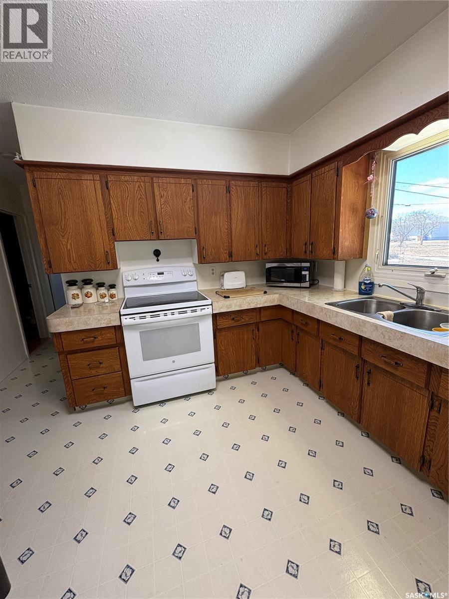 607 Hall Street, Kelvington, Saskatchewan  S0A 1W0 - Photo 10 - SK035133