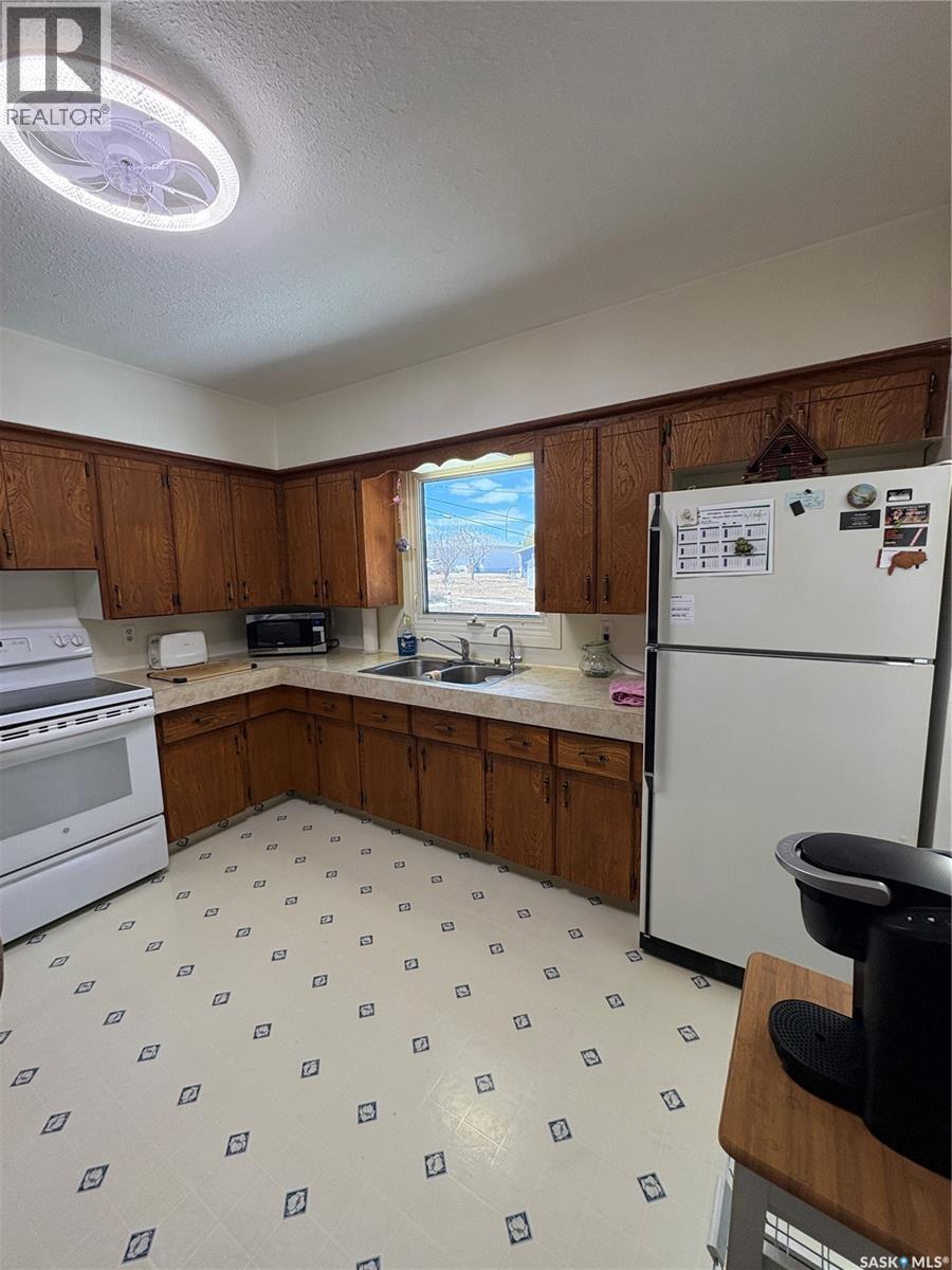 607 Hall Street, Kelvington, Saskatchewan  S0A 1W0 - Photo 11 - SK035133