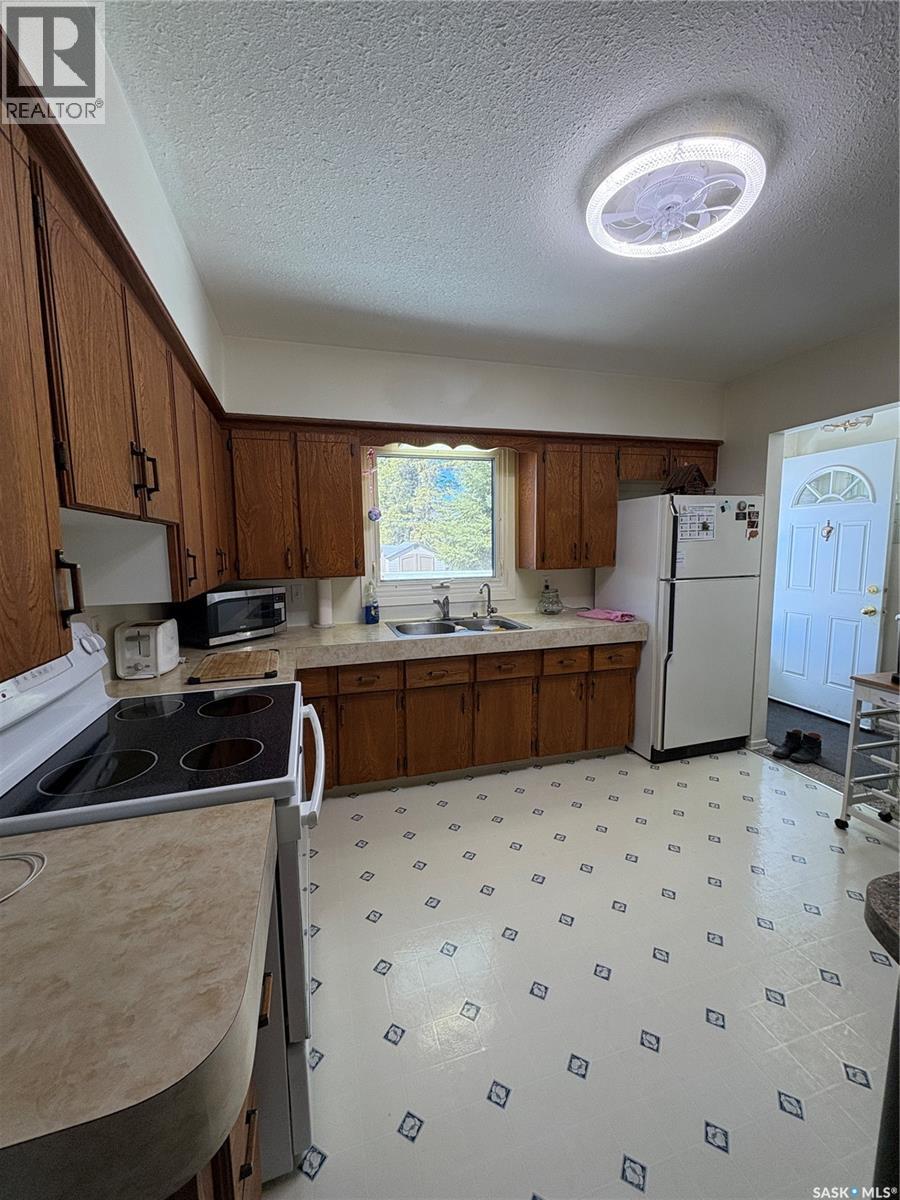 607 Hall Street, Kelvington, Saskatchewan  S0A 1W0 - Photo 12 - SK035133