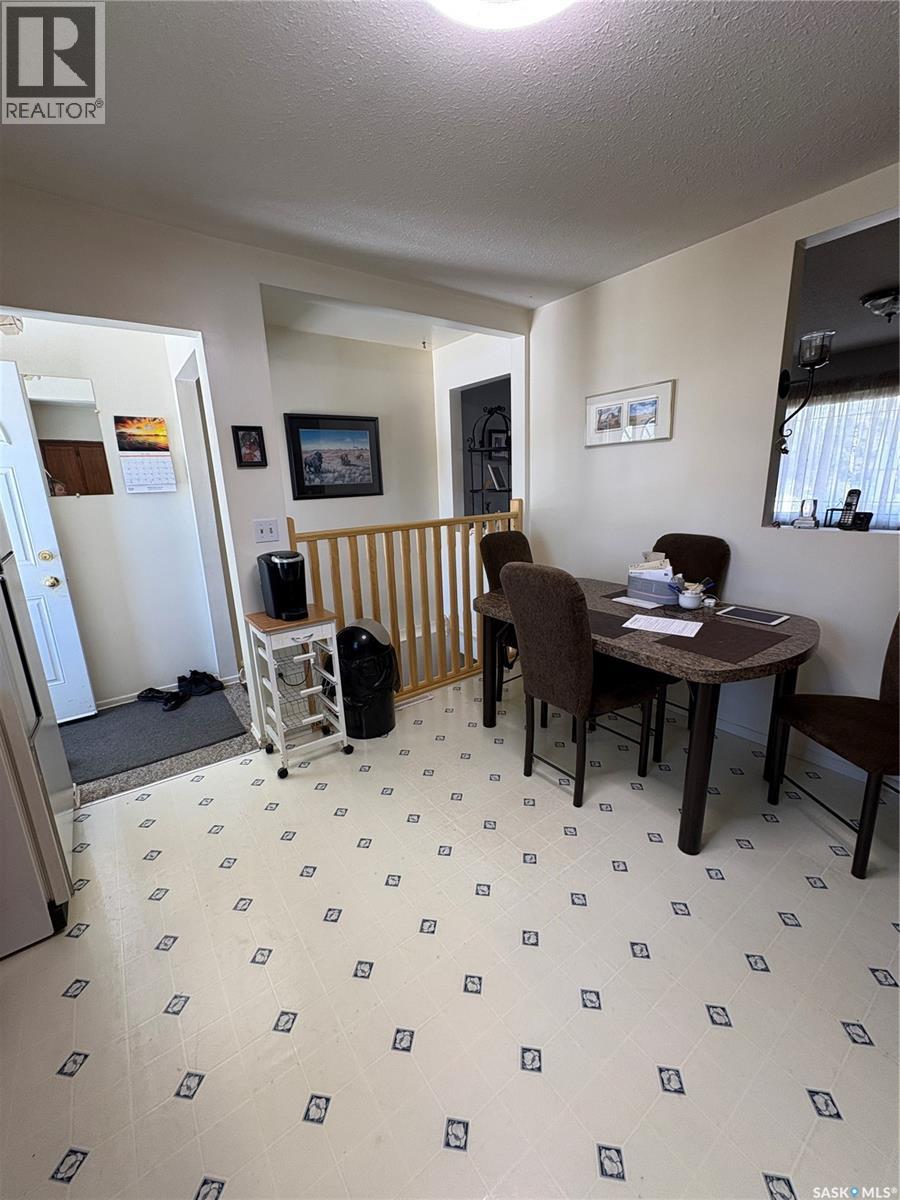 607 Hall Street, Kelvington, Saskatchewan  S0A 1W0 - Photo 14 - SK035133
