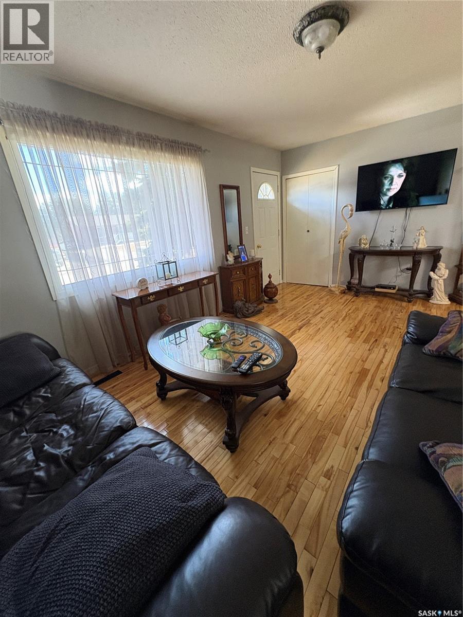 607 Hall Street, Kelvington, Saskatchewan  S0A 1W0 - Photo 17 - SK035133