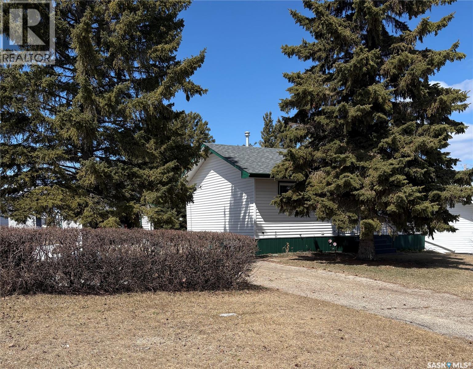 607 Hall Street, Kelvington, Saskatchewan  S0A 1W0 - Photo 2 - SK035133