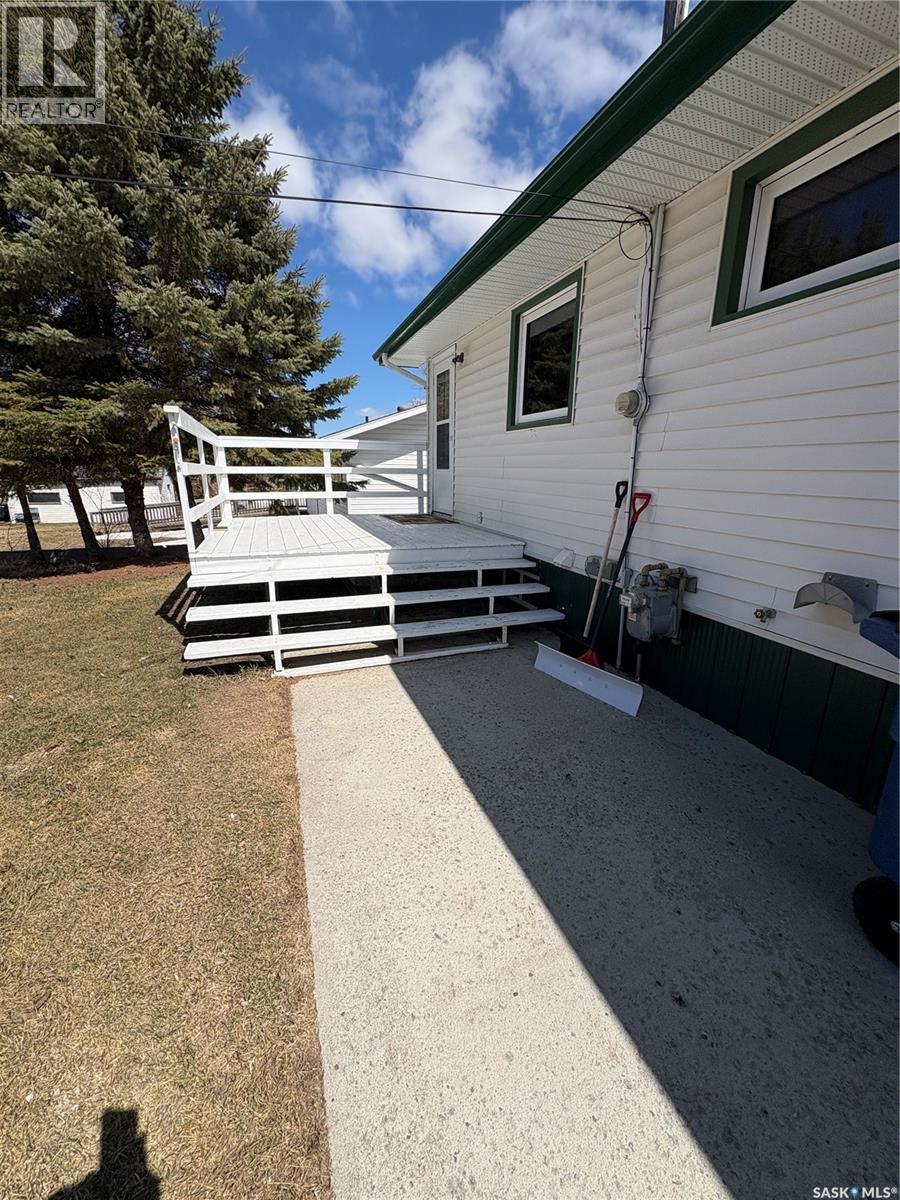 607 Hall Street, Kelvington, Saskatchewan  S0A 1W0 - Photo 29 - SK035133