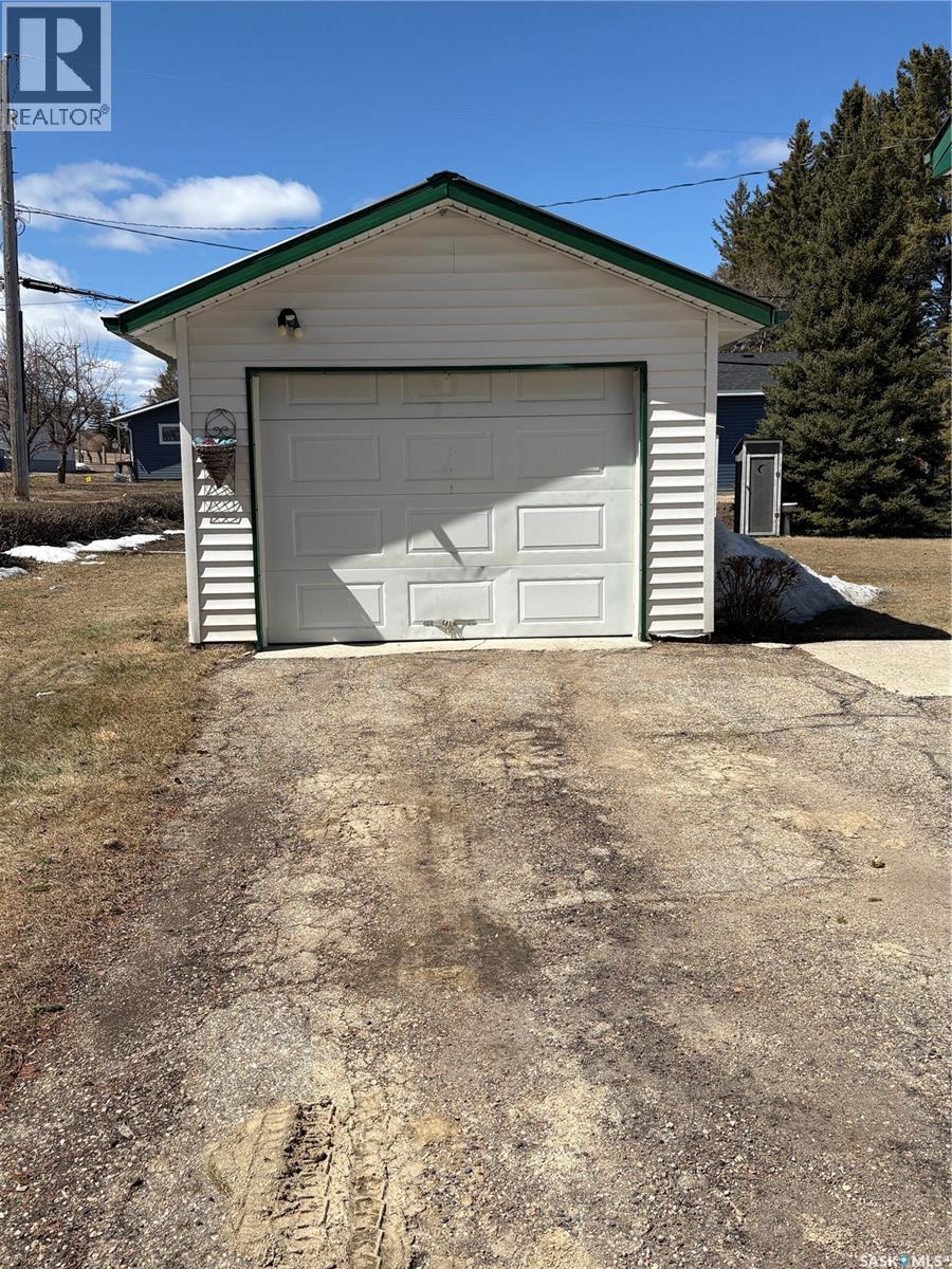 607 Hall Street, Kelvington, Saskatchewan  S0A 1W0 - Photo 4 - SK035133
