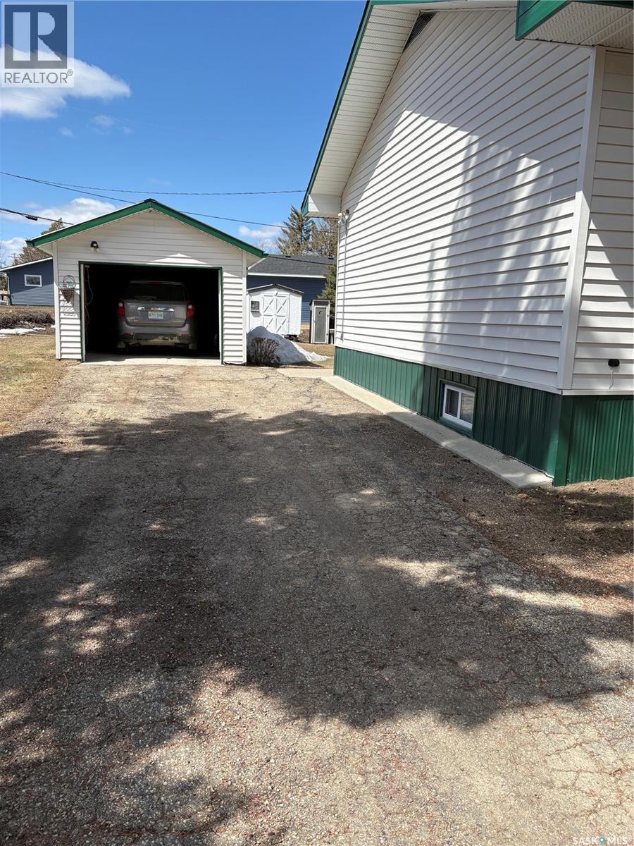 607 Hall Street, Kelvington, Saskatchewan  S0A 1W0 - Photo 5 - SK035133