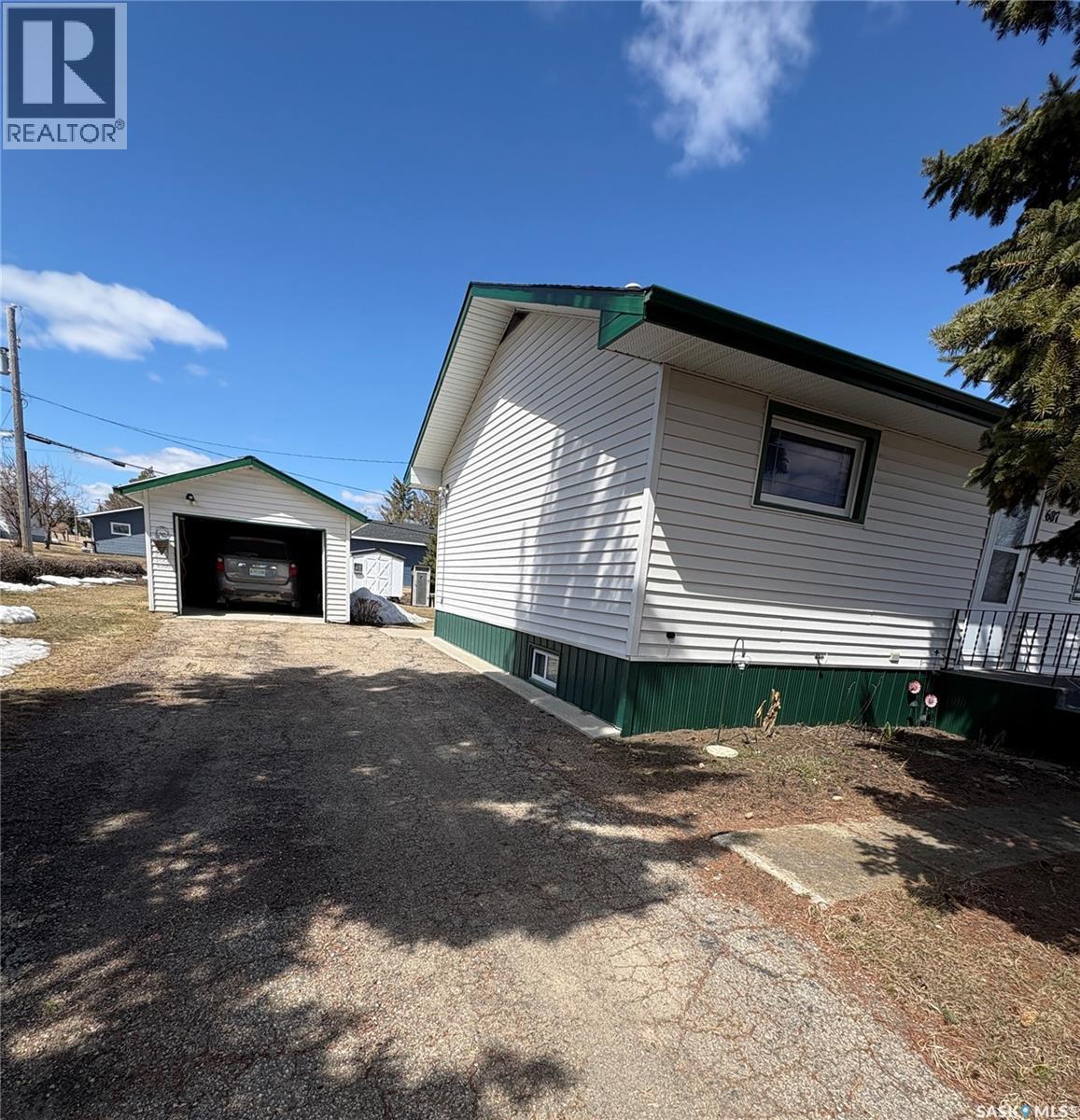 607 Hall Street, Kelvington, Saskatchewan  S0A 1W0 - Photo 6 - SK035133