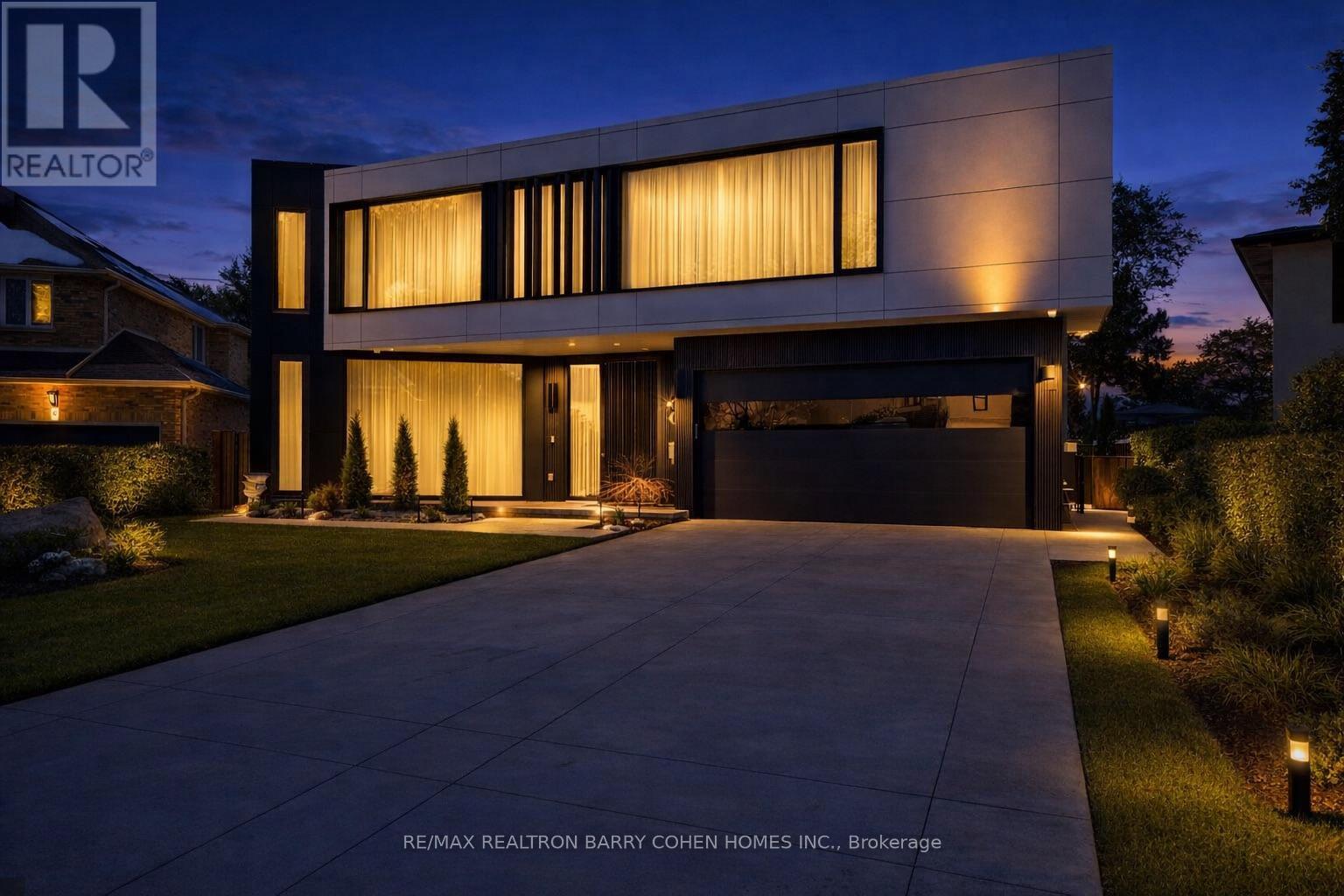 8 CADMUS ROAD, Toronto, Ontario