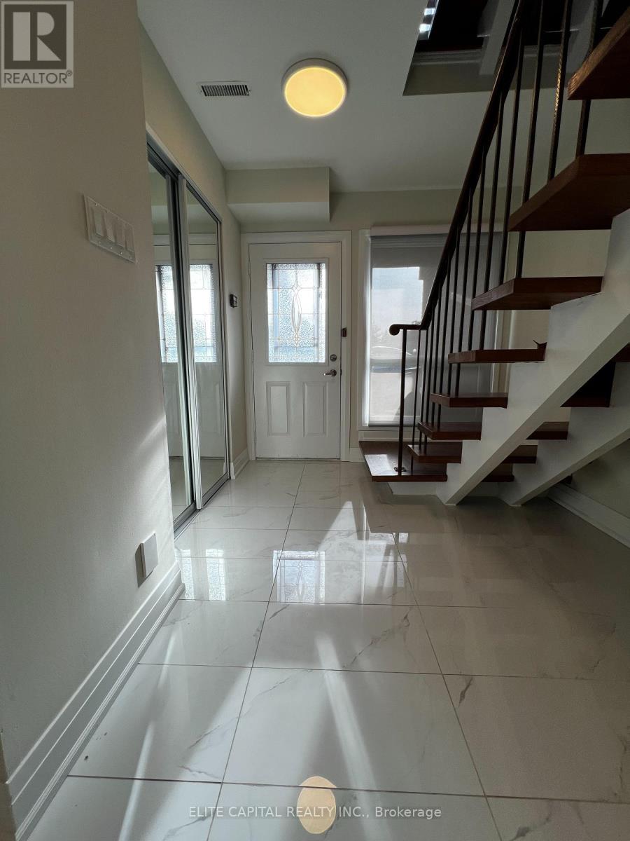 56 Spire Hill Way, Toronto, Ontario  M2H 3A4 - Photo 2 - C13092414