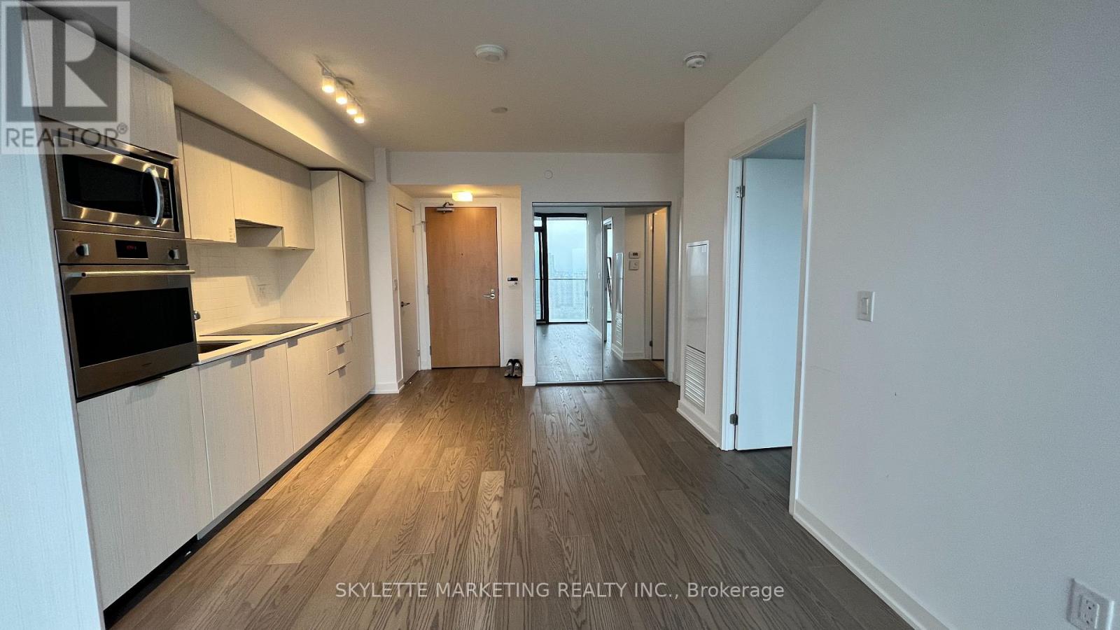 3201 - 11 Wellesley Street W, Toronto, Ontario  M4Y 0G4 - Photo 2 - C13092608