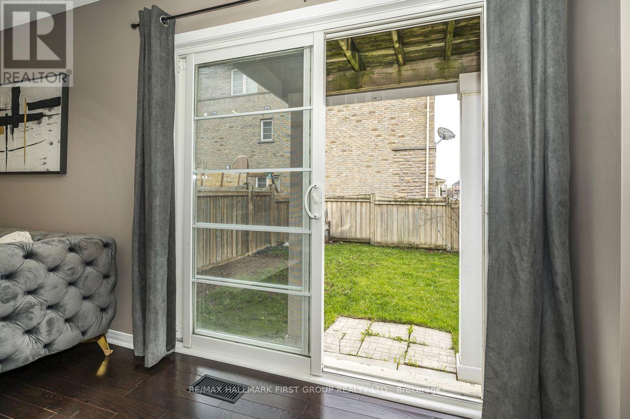 1 Webbford Street, Ajax, Ontario  L1S 0A8 - Photo 7 - E13092284