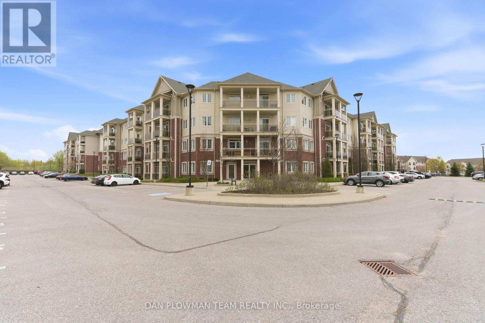 419 - 84 Aspen Springs Drive, Clarington, Ontario  L1C 0V3 - Photo 2 - E13092458