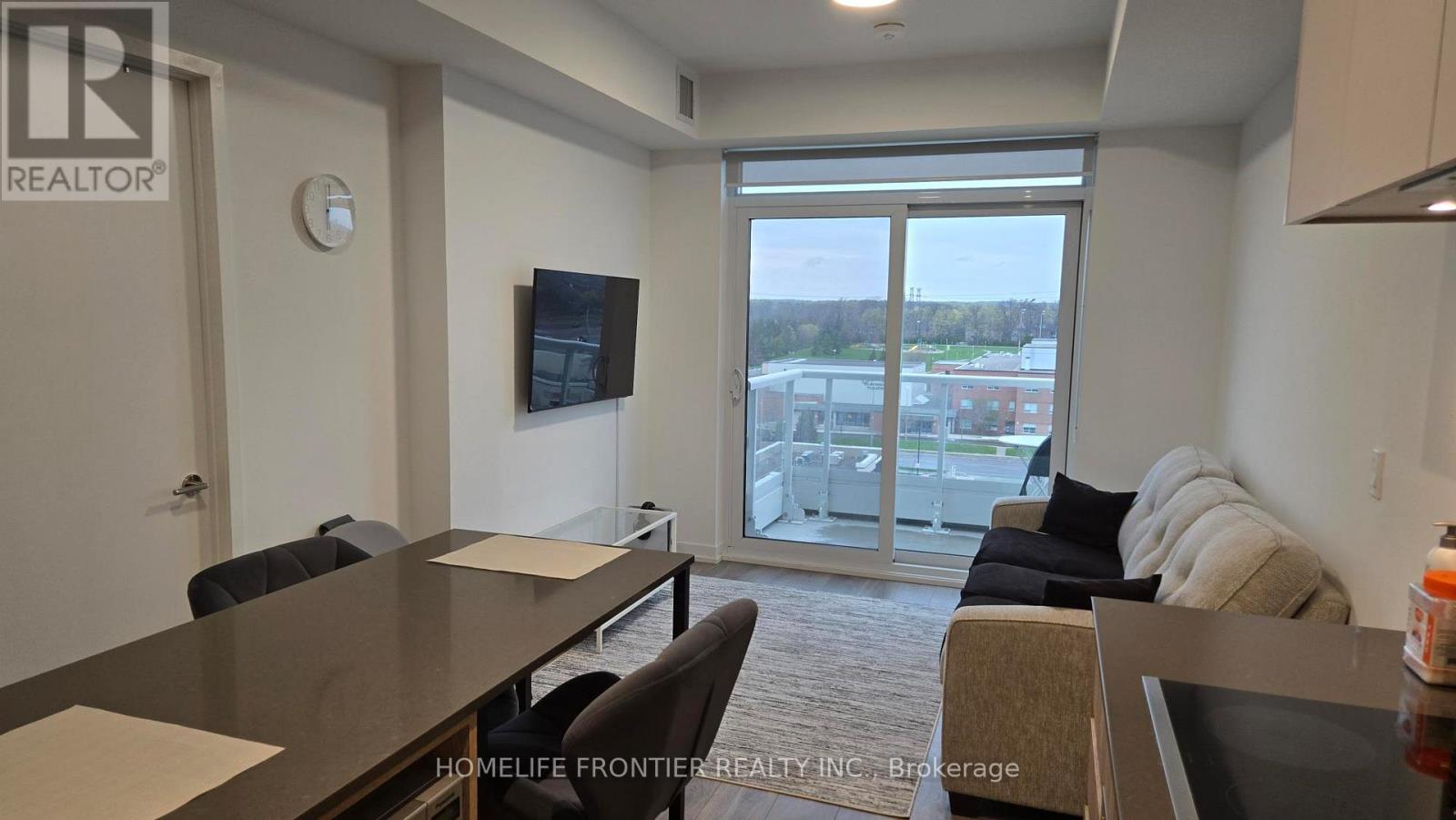 813 - 8 Beverley Glen Boulevard, Vaughan, Ontario  L4J 0L5 - Photo 2 - N13092336
