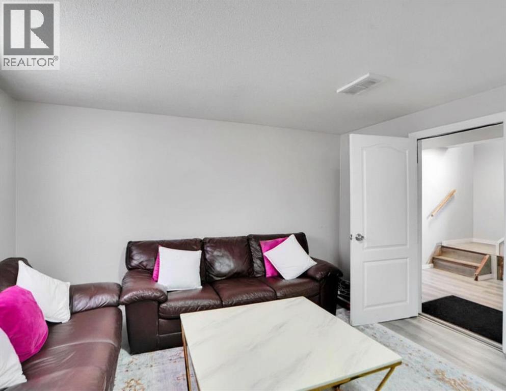 1004 Penrith Crescent Se, Calgary, Alberta  T2A 2H7 - Photo 25 - A2301823