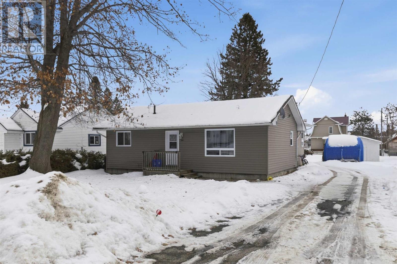 233 Federation St, Thessalon, Ontario  P0R 1L0 - Photo 1 - SM260318
