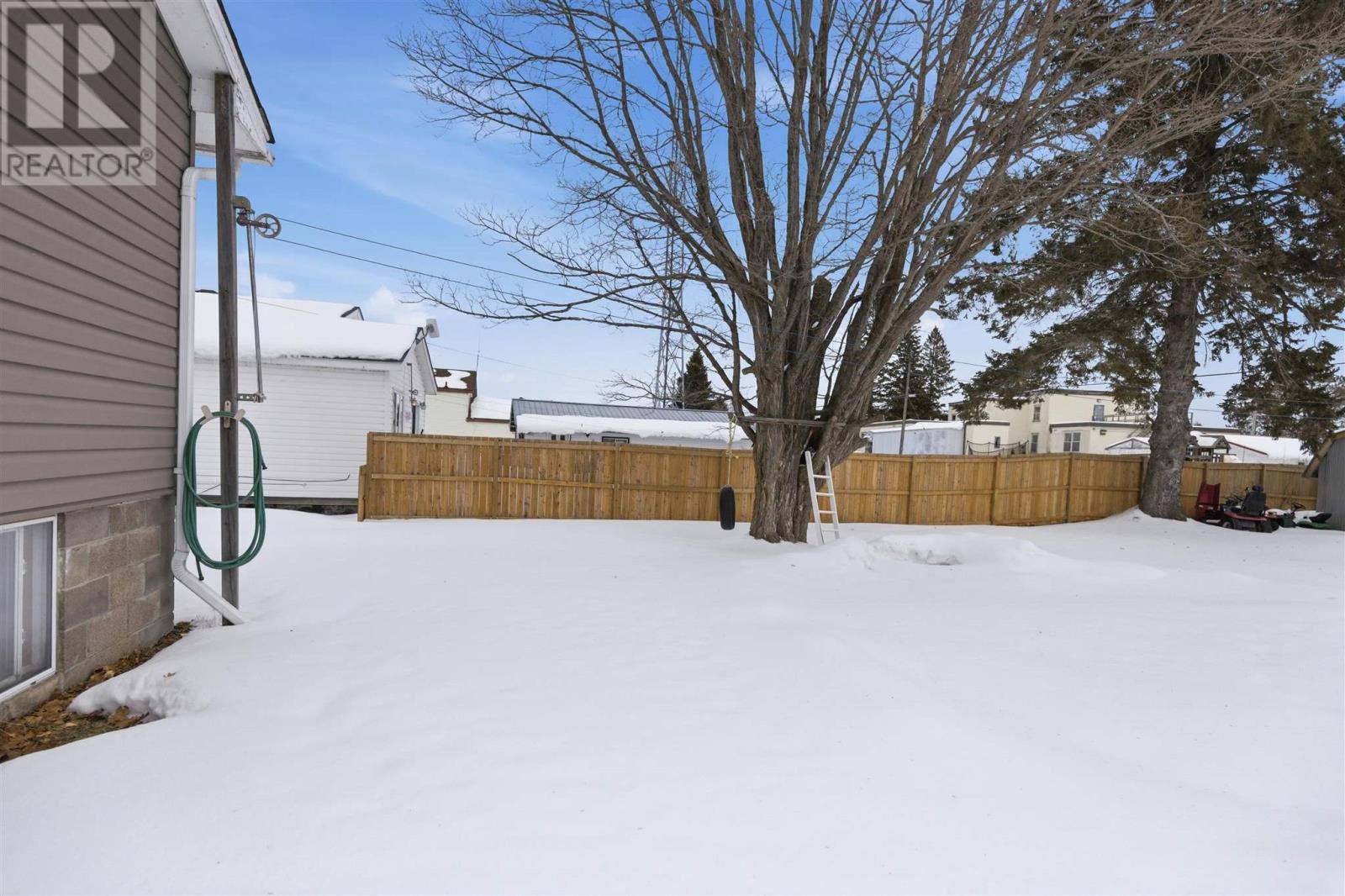 233 Federation St, Thessalon, Ontario  P0R 1L0 - Photo 3 - SM260318