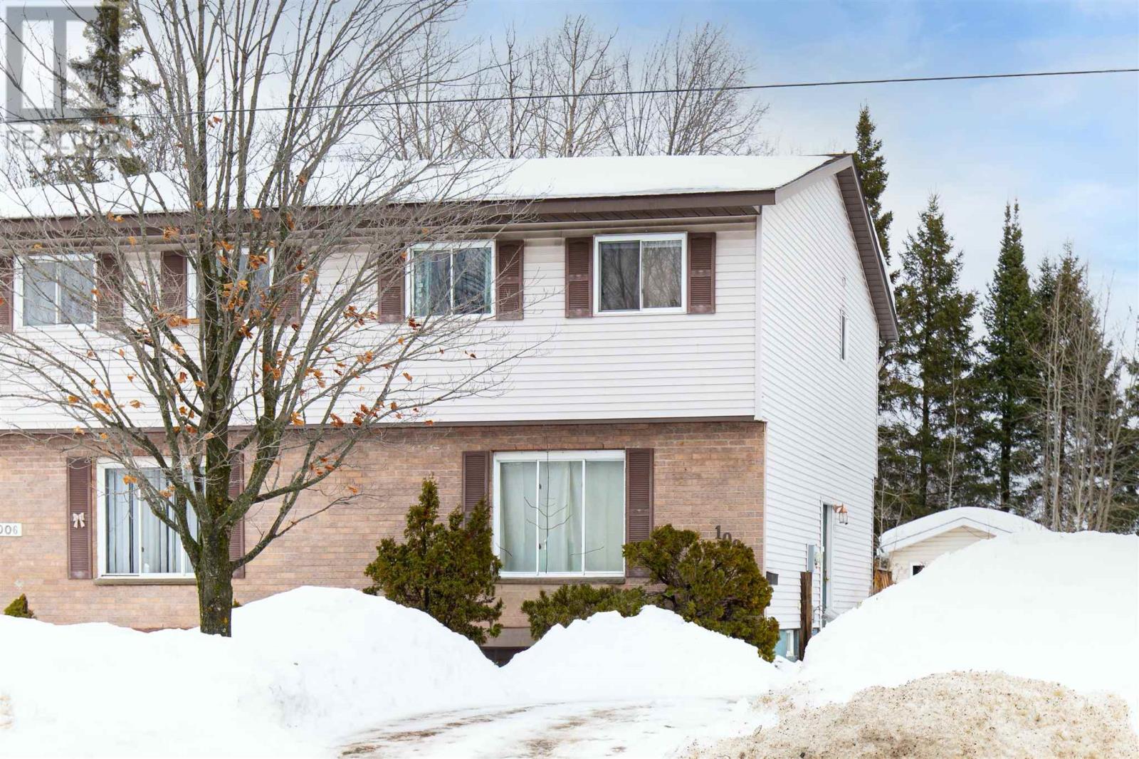 1004 Pine St, Sault Ste. Marie, Ontario  P6B 5V1 - Photo 1 - SM260586