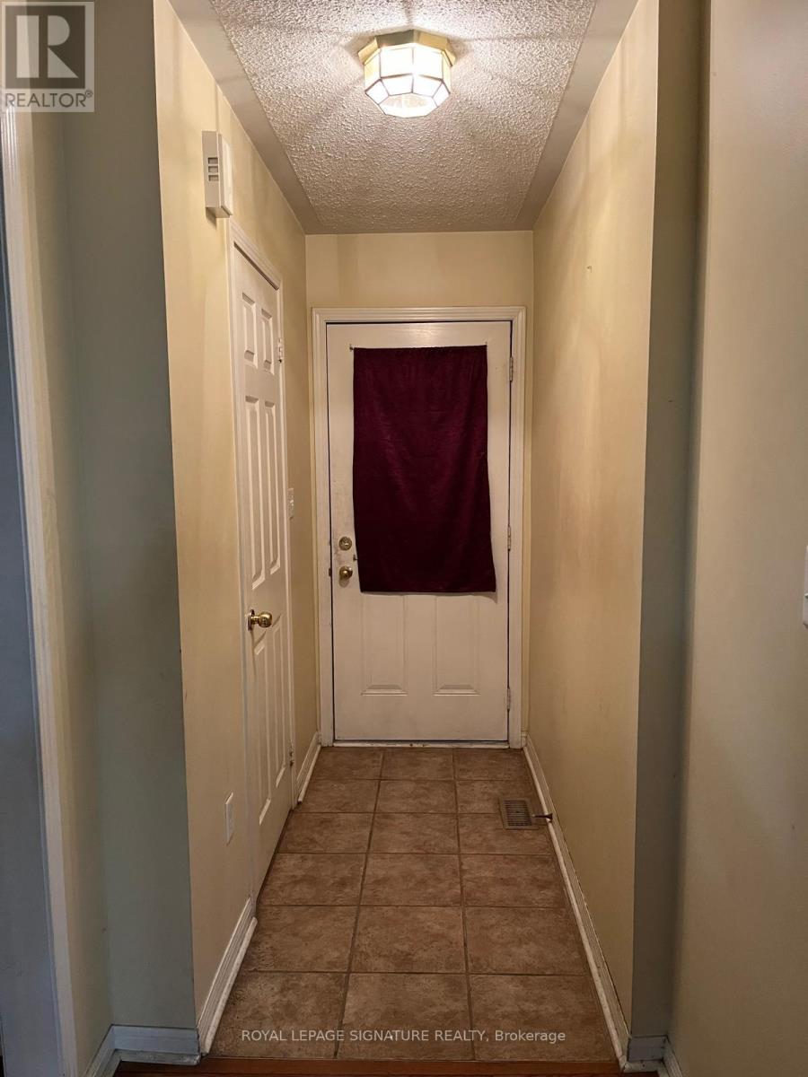 12 Murphy Road, Brampton, Ontario  L6S 6L2 - Photo 7 - W13092296