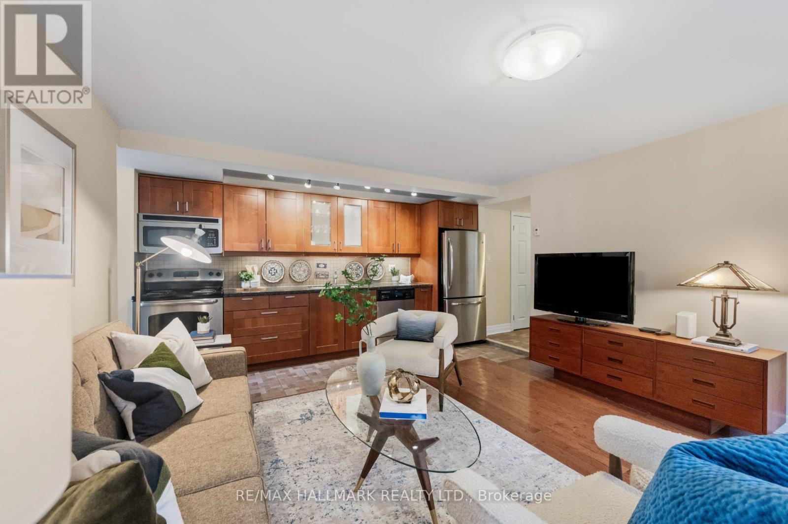 27A RIDOUT STREET, Toronto, Ontario