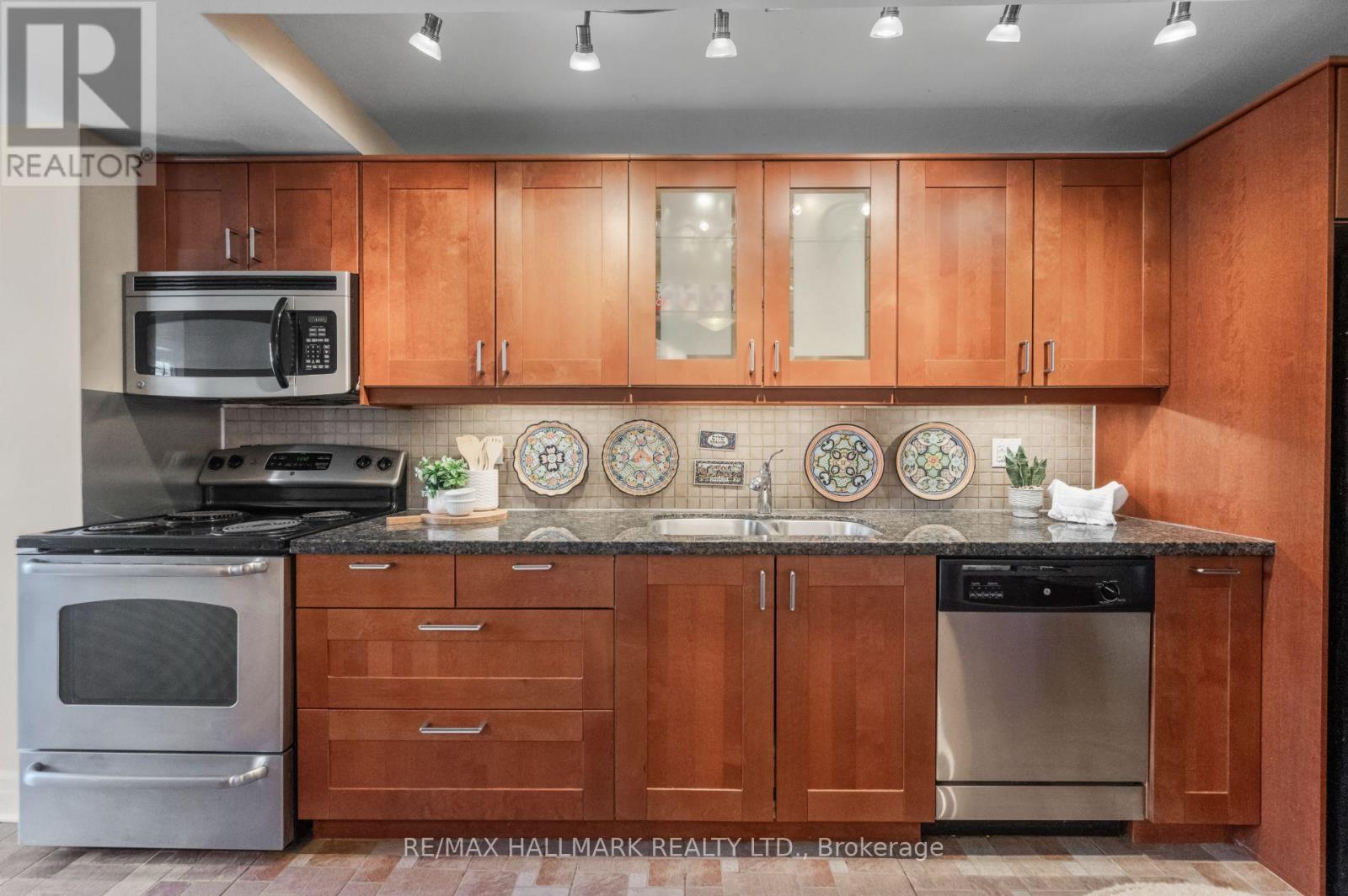 27a Ridout Street, Toronto, Ontario  M6R 1Z3 - Photo 3 - W13092346