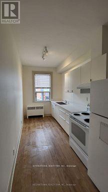 2 - 7 THOMAS STREET, Mississauga, Ontario
