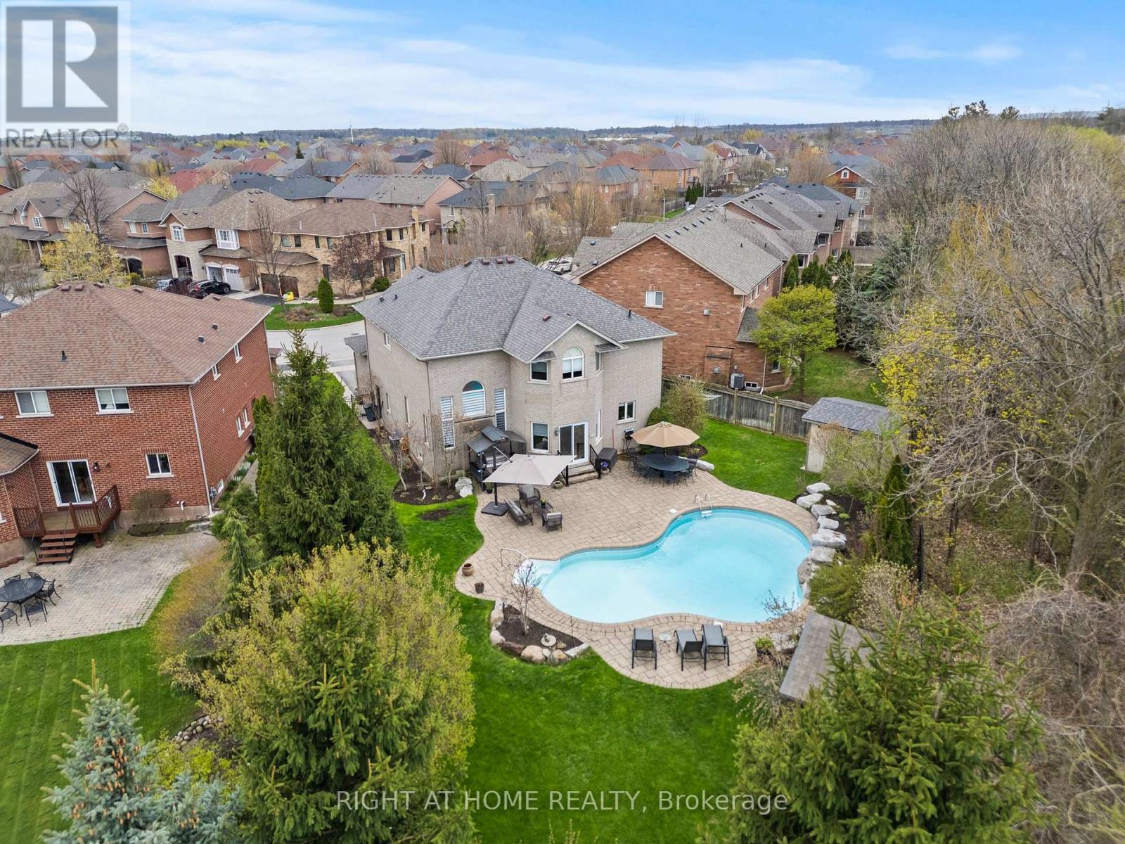 2275 WHITECLIFFE WAY, Oakville, Ontario