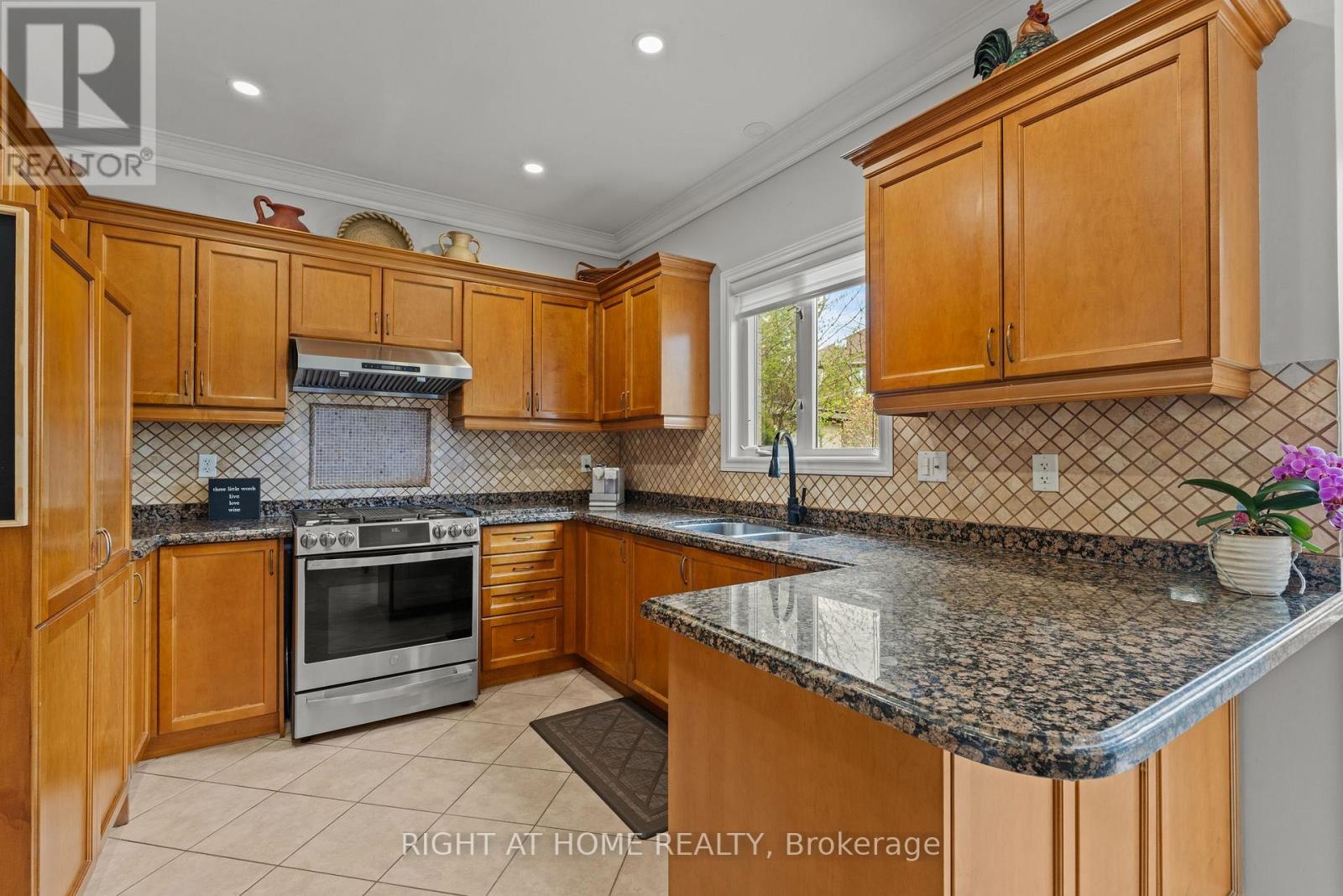 2275 Whitecliffe Way, Oakville, Ontario  L6M 4W3 - Photo 11 - W13092446
