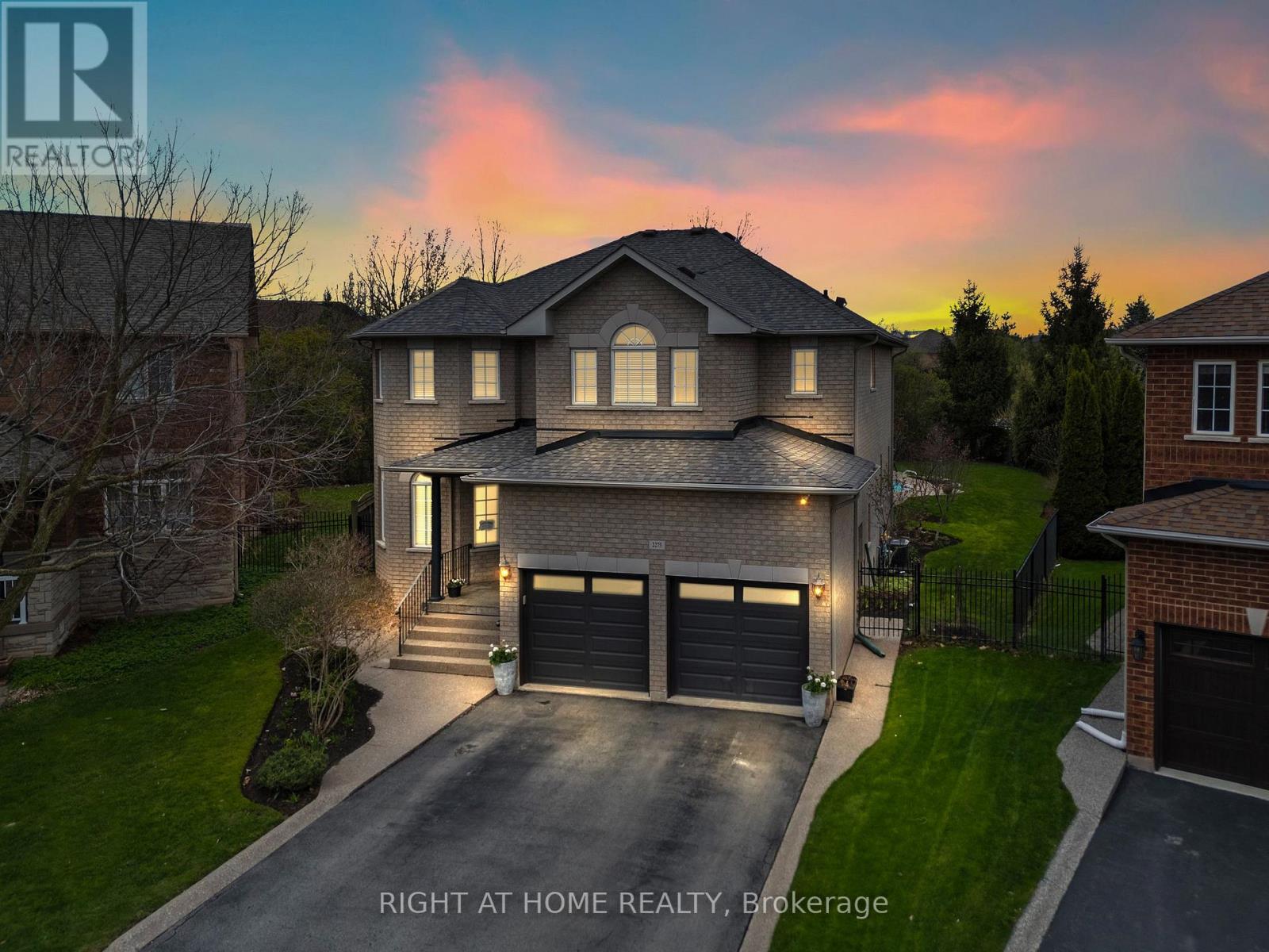 2275 Whitecliffe Way, Oakville, Ontario  L6M 4W3 - Photo 2 - W13092446